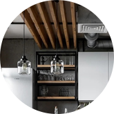 Деревянные балки на потолке